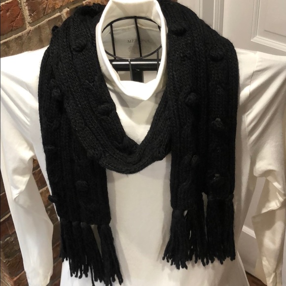 Old Navy Knitted Scarf - Picture 3 of 6